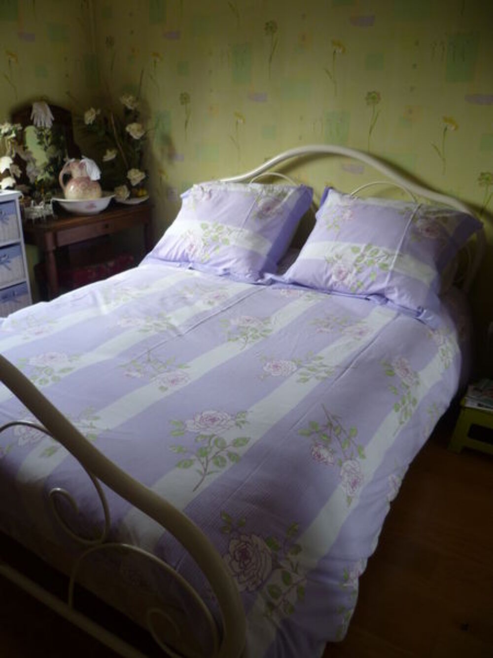Lit 140 cm en m&eacute;tal laqu&eacute; blanc + matelas et sommier Meubles