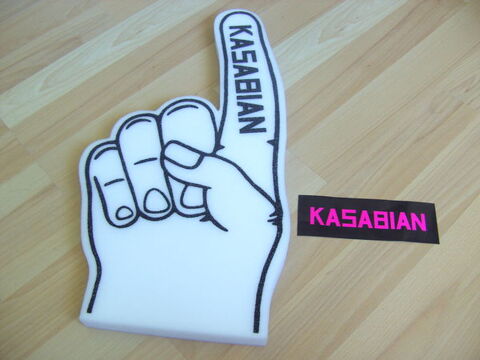 Main en mousse � l'effigie de Kasabian et 1 sticker (Neufs) 10 Ardoix (07)