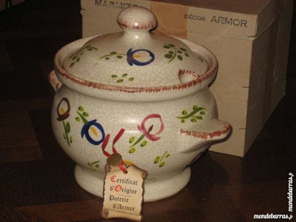 Poterie ,Fa&icirc;ence de Po&ecirc;t Laval ,Soupi&egrave;re, NEUF . Décoration