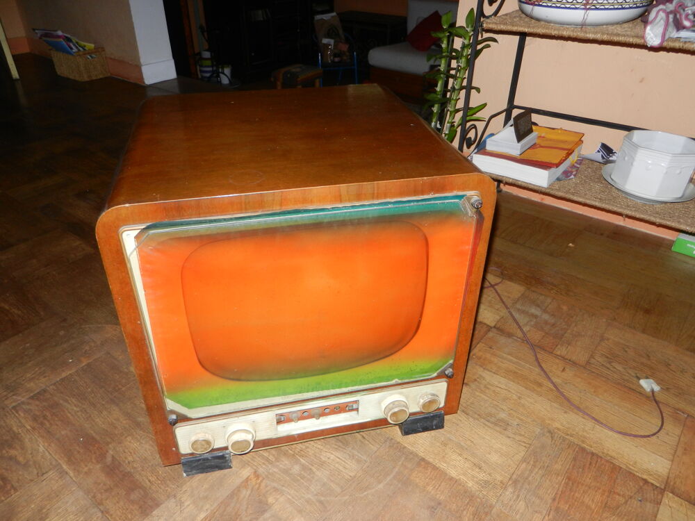 T&eacute;l&eacute;viseur Ducr&eacute;tet Thomson des ann&eacute;es 50 Photos/Video/TV