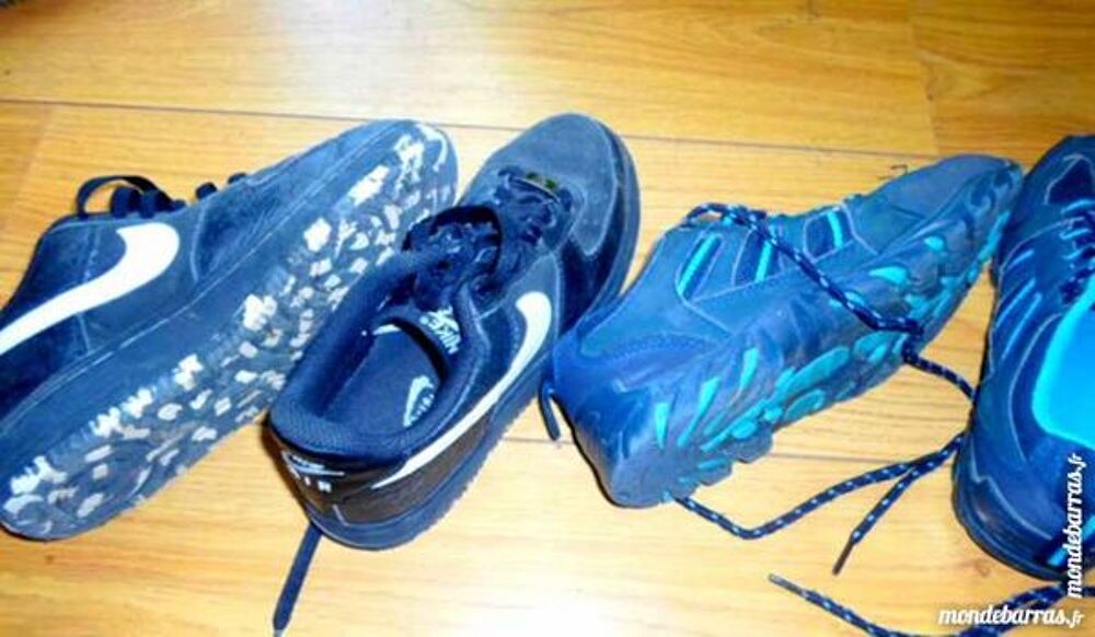 2 paires de baskets bon &eacute;tat &agrave; lacets Chaussures