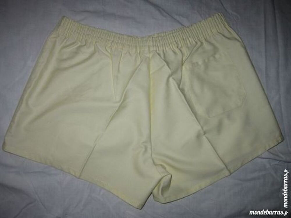 Short de sport Polyester 44 Blanc Vêtements