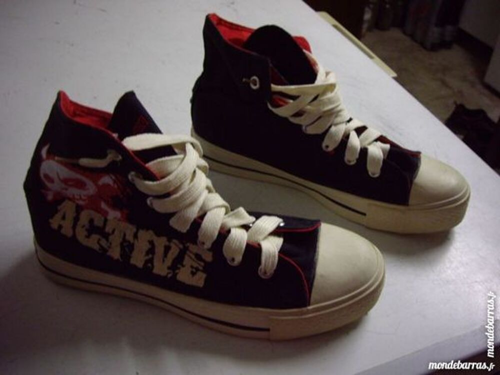 Basket en toile Noir avec t&ecirc;te de mort pt 37-neuve Chaussures