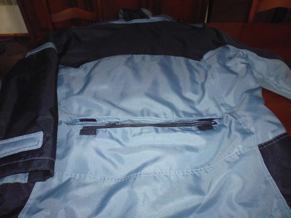 BLOUSON &agrave; capuche, chaud , T M. Vêtements
