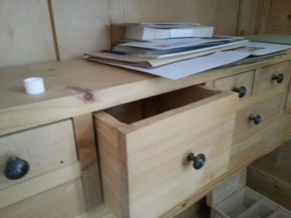 Meuble de Rangement Artisanal Meubles
