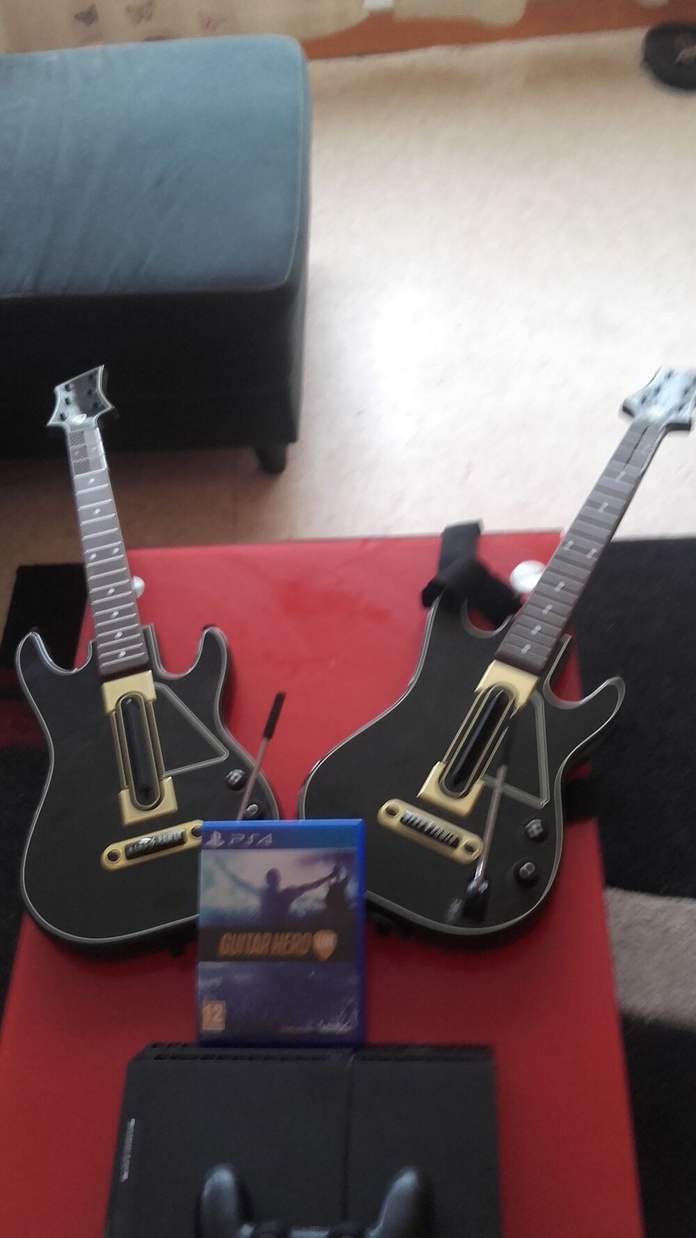 ps4+pack guitare heroes Consoles et jeux vidéos