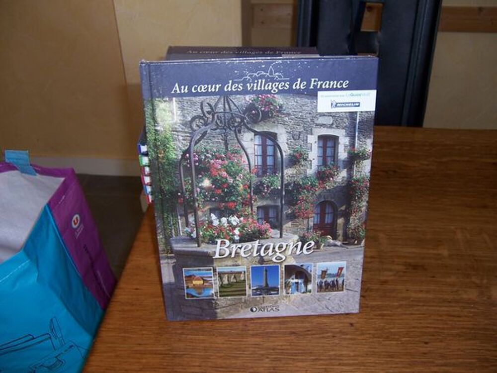 NOS VILLAGES DE FRANCE Livres et BD