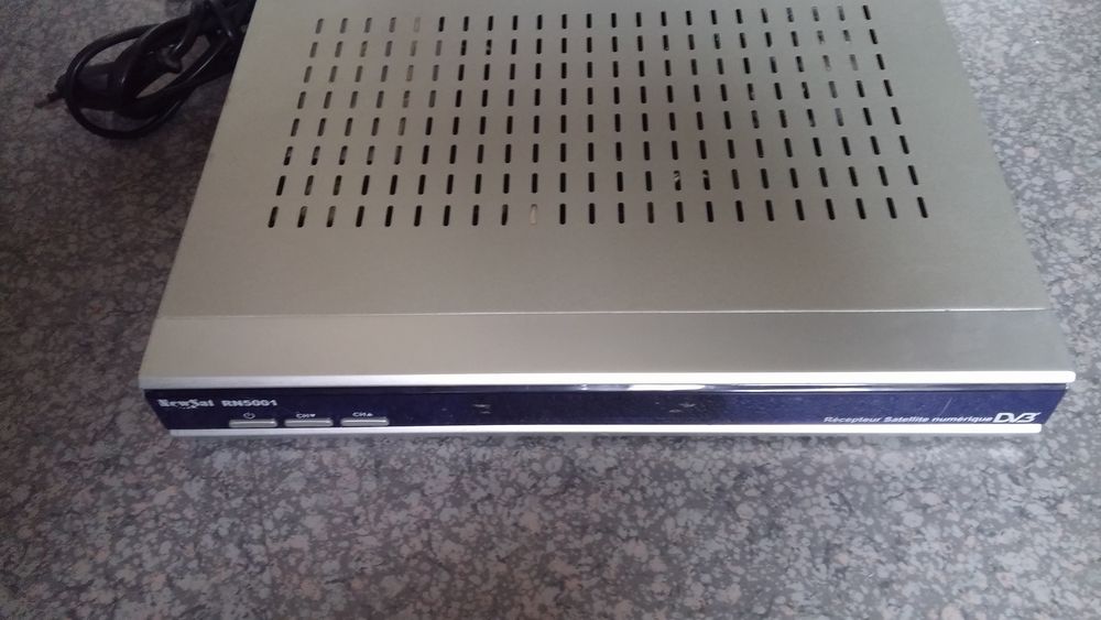 R&Eacute;CEPTEUR SATELLITE NUM&Eacute;RIQUE DVB Photos/Video/TV