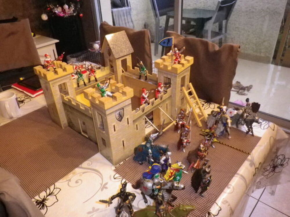 ch&acirc;teau fort avec figurine Jeux / jouets