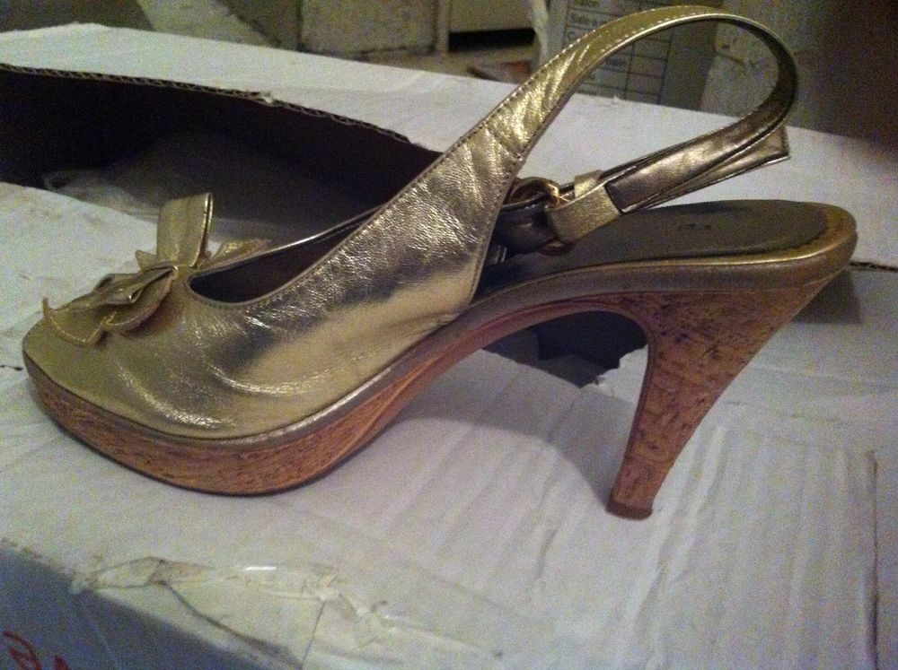 CHAUSSURES FEMMES EN CUIR DORE Chaussures