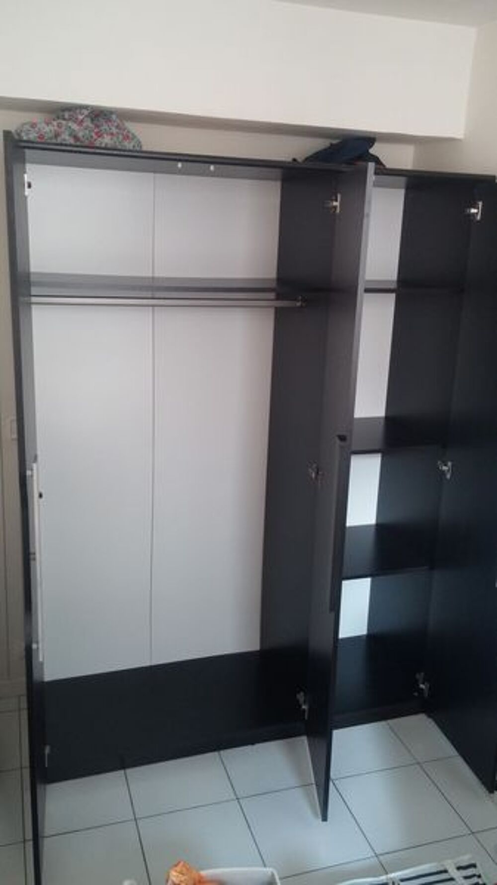 ARMOIRE 3 PORTES Meubles