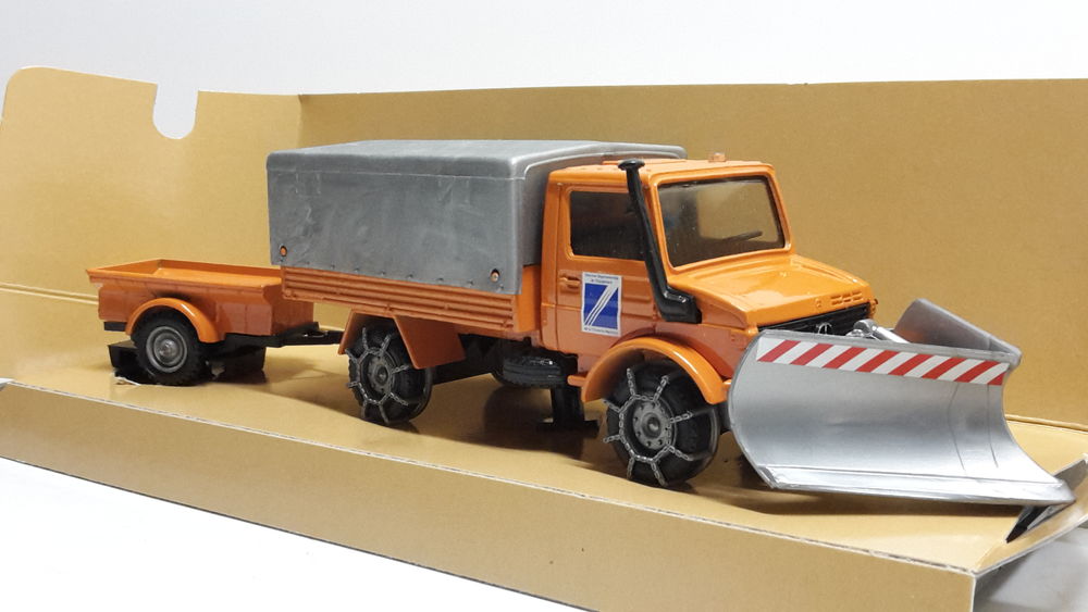 Mercedes Unimog b&acirc;ch&eacute; 'DDE Charentes Maritimes' 