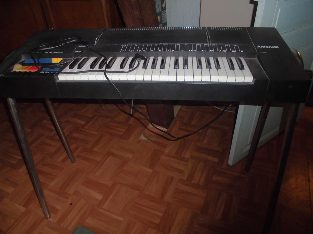 SYNTHETISEUR ANTONELLI Instruments de musique