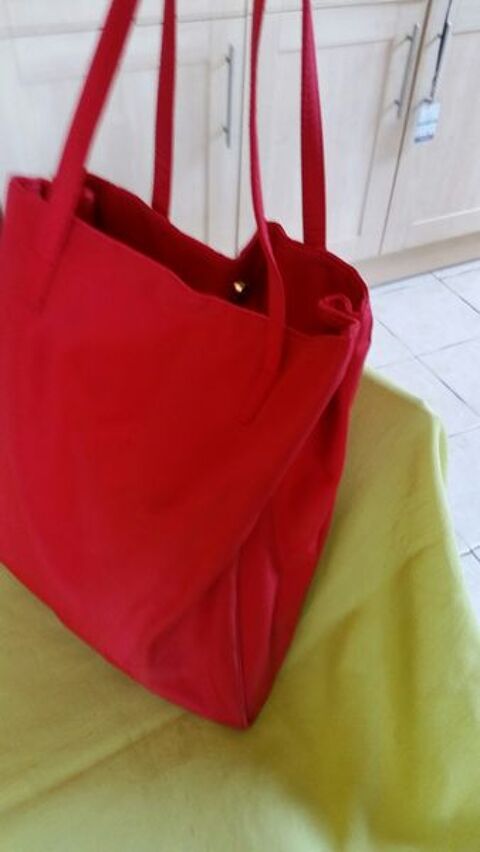 SACS A MAIN 5 Argonay (74)