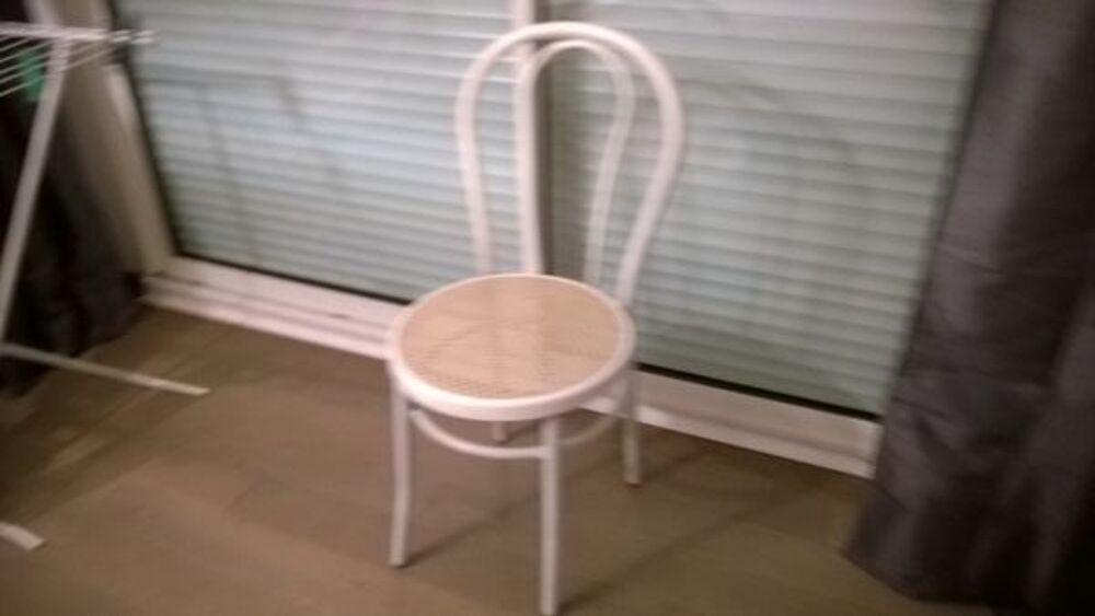 table bis trot plus deux chaises Meubles