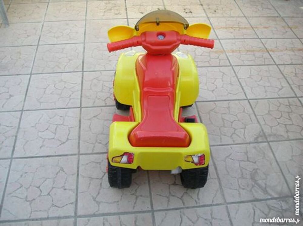 Quad &eacute;lectrique pour enfant En bon &eacute;tat Fonctionn Jeux / jouets