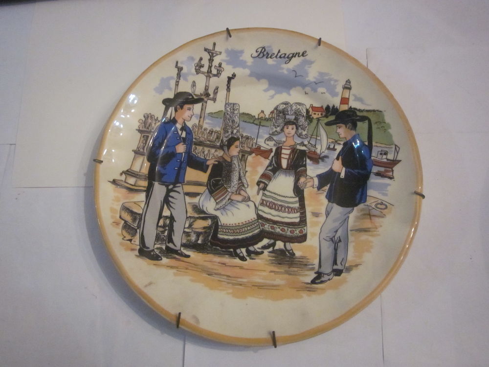 assiette BRETAGNE calvaire phare bretons bretonnes costume 