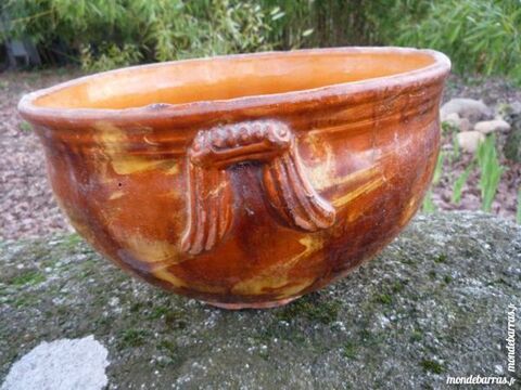 Soupière poterie/terre jaspée,mêlée/Giroussens 45 Castres (81)