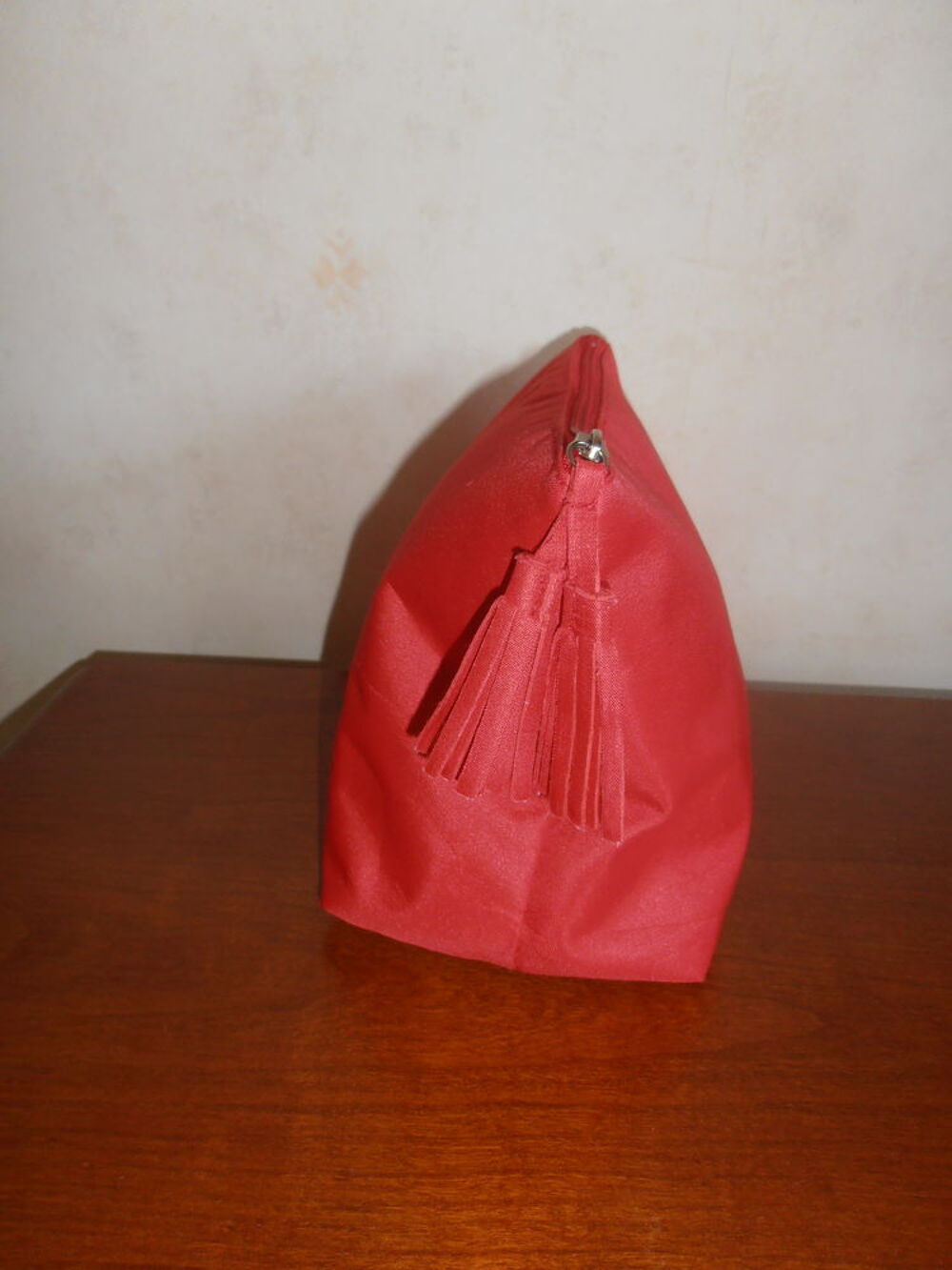 Trousse rouge &agrave; pompons (79) Maroquinerie