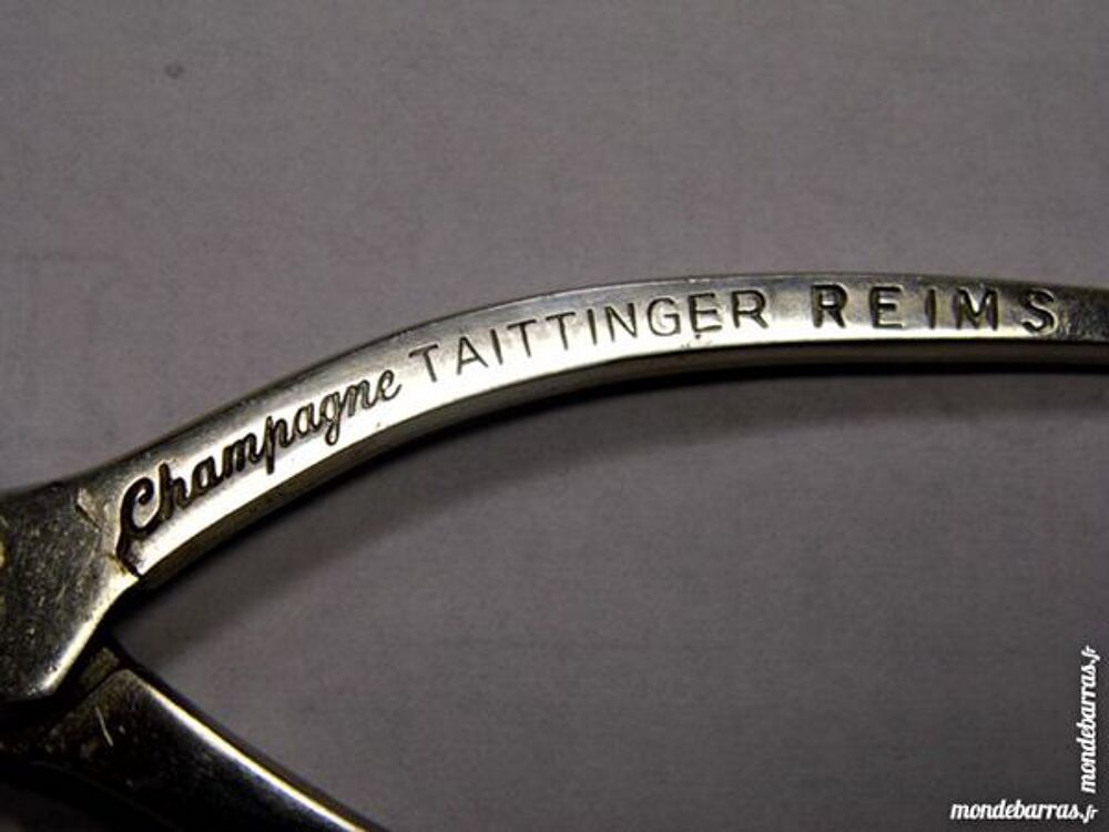 Pince &agrave; champagne TAITTINGER caspule VINTAGE Décoration
