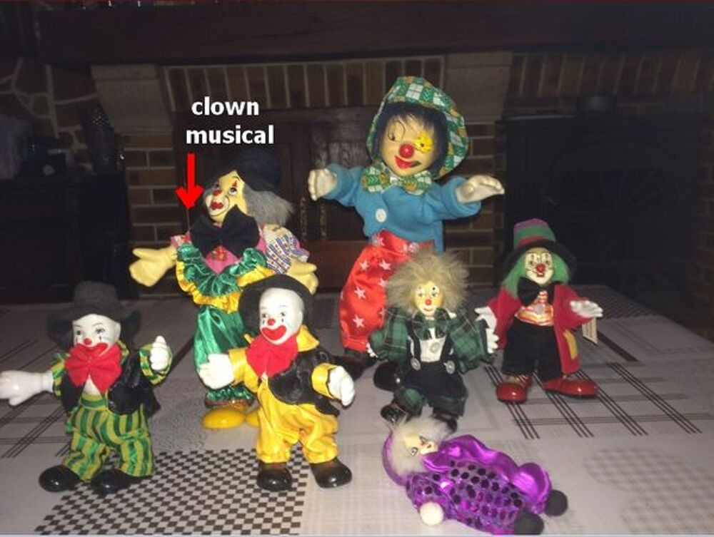 
Lot de 7 clowns en porcelaine 