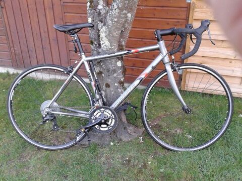 2 Vlos, un de course et un VTC
400 Saint-Sulpice-le-Gurtois (23)