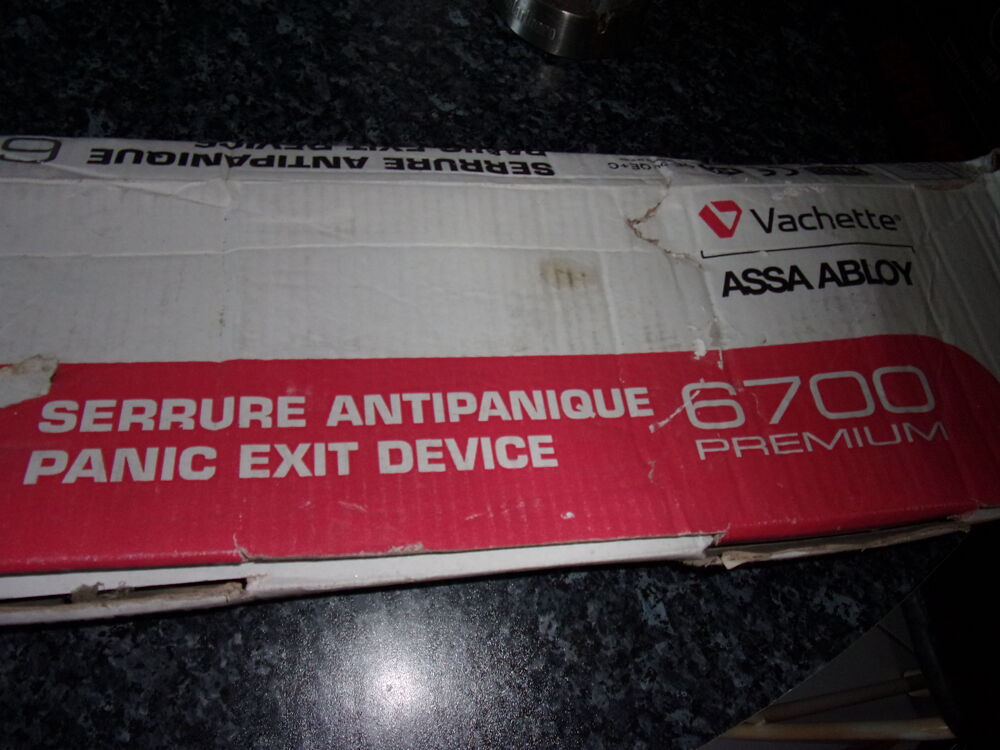 serrure antipanique neuve prix 120€
Bricolage