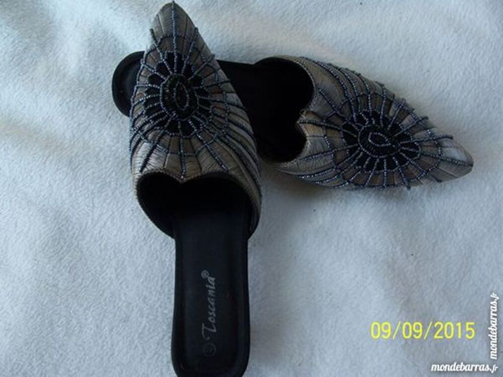 JOLIE PAIRE DE BABOUCHE BRODEE FINE PERLE Chaussures