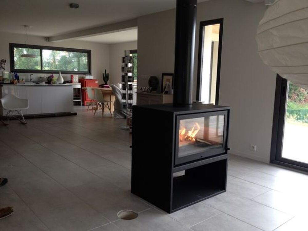 Poele a bois double face neuf Décoration