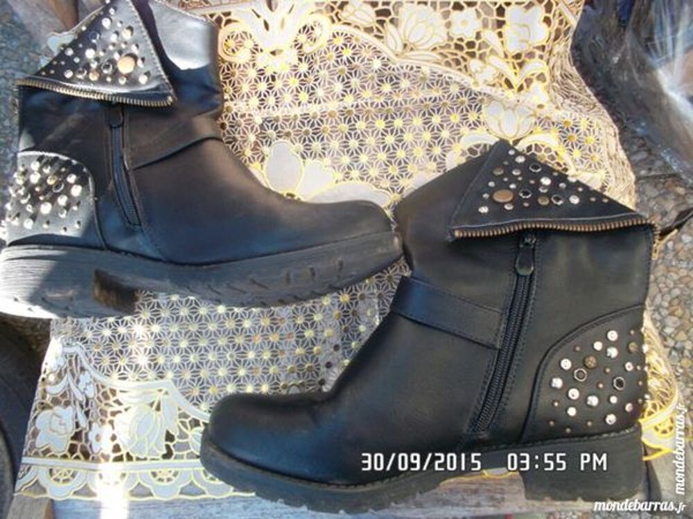 bottes clout&eacute;es noires t.39 Chaussures