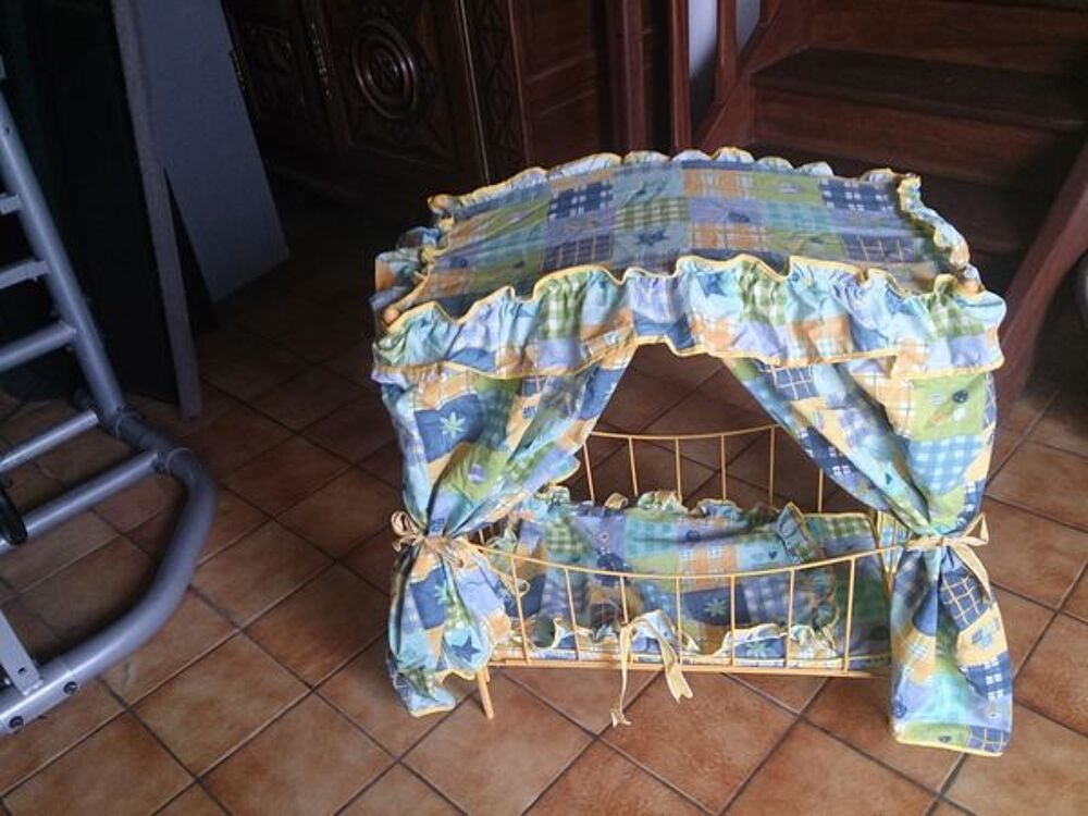 poussette pliante,couffin,lit baldaquin poupee Jeux / jouets