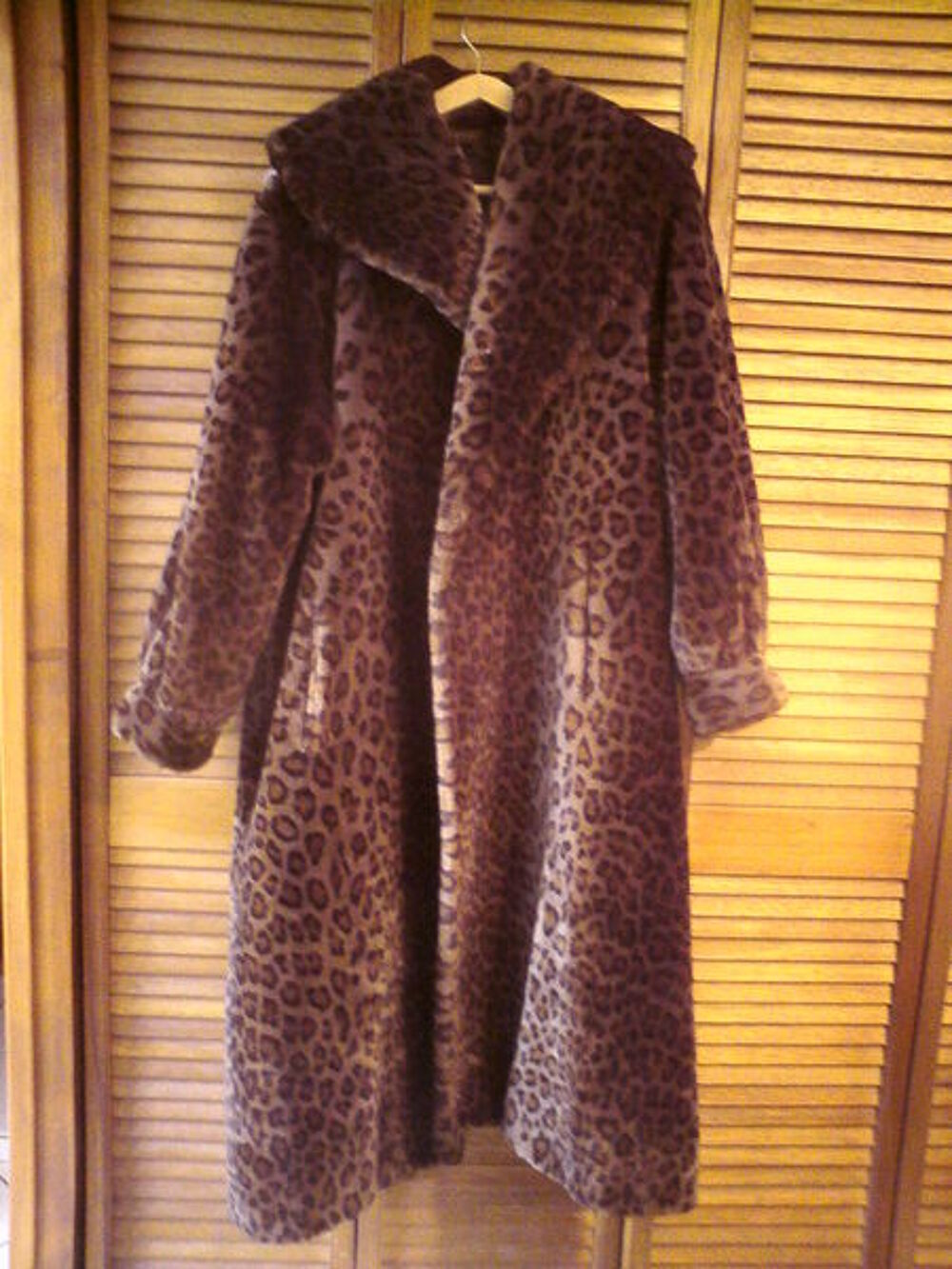 Superbe manteau
fourrure synth&eacute;tique Vêtements