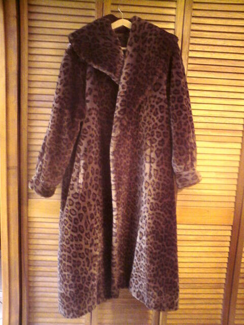 Superbe manteau
fourrure synthtique 80 Bourg (33)