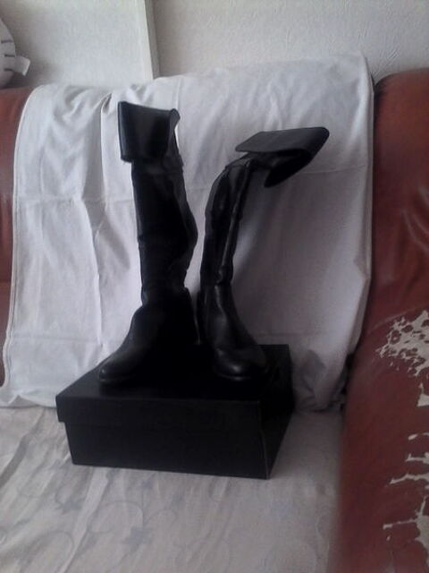BOTTES NOIRES TYPE MOUSQUETAIRE 25 Ivry-sur-Seine (94)