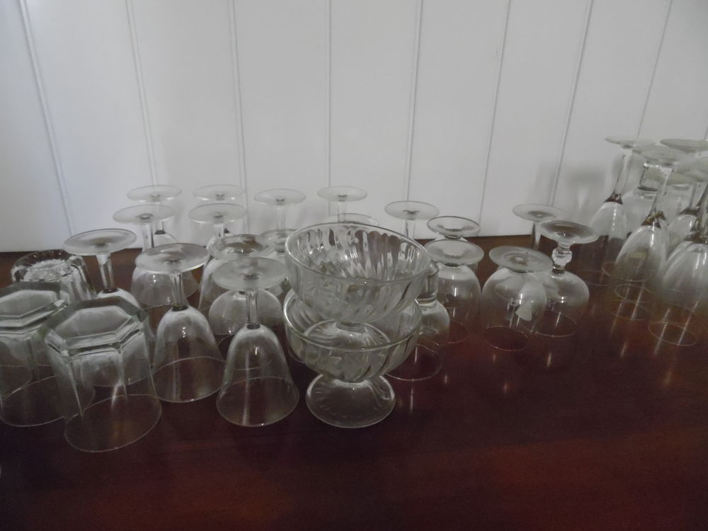 lot de verres et coupes Cuisine