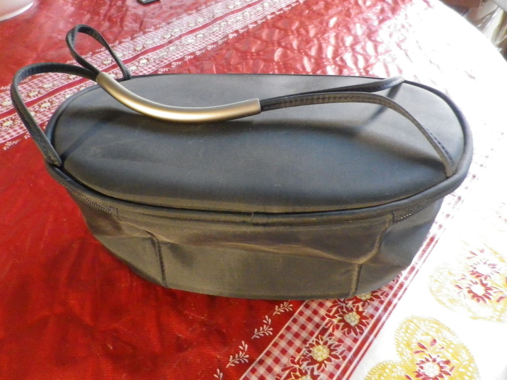 TROUSSE DE TOILETTE / VANITY BLEU FONCE Maroquinerie