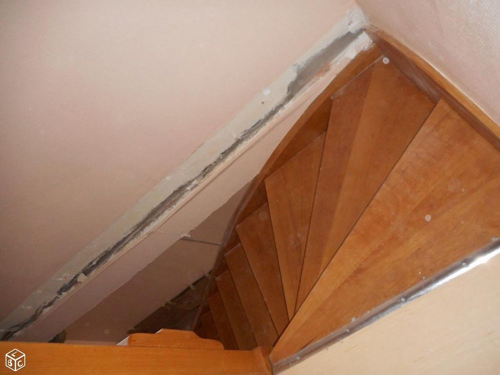 ESCALIER EN BOIS (H&Ecirc;TRE) Meubles