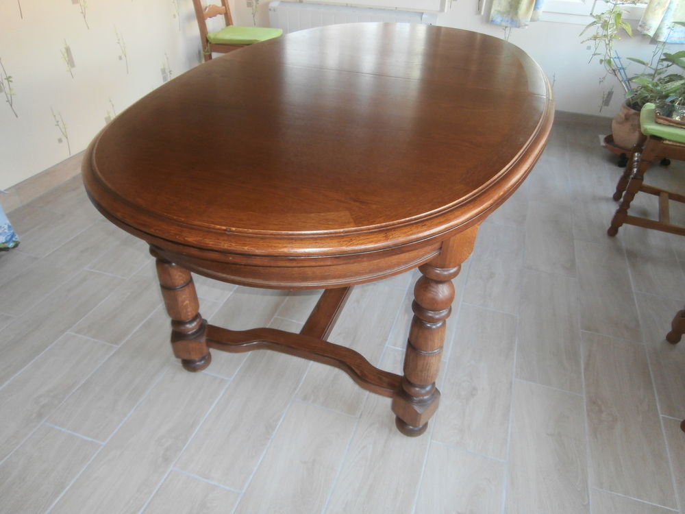 table ovale plus 4 chaises Meubles