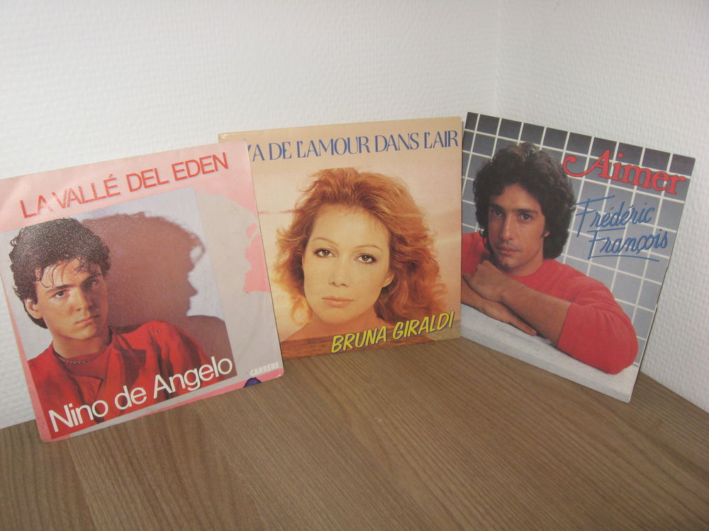 Vinyles 45 tours
Divers CD et vinyles