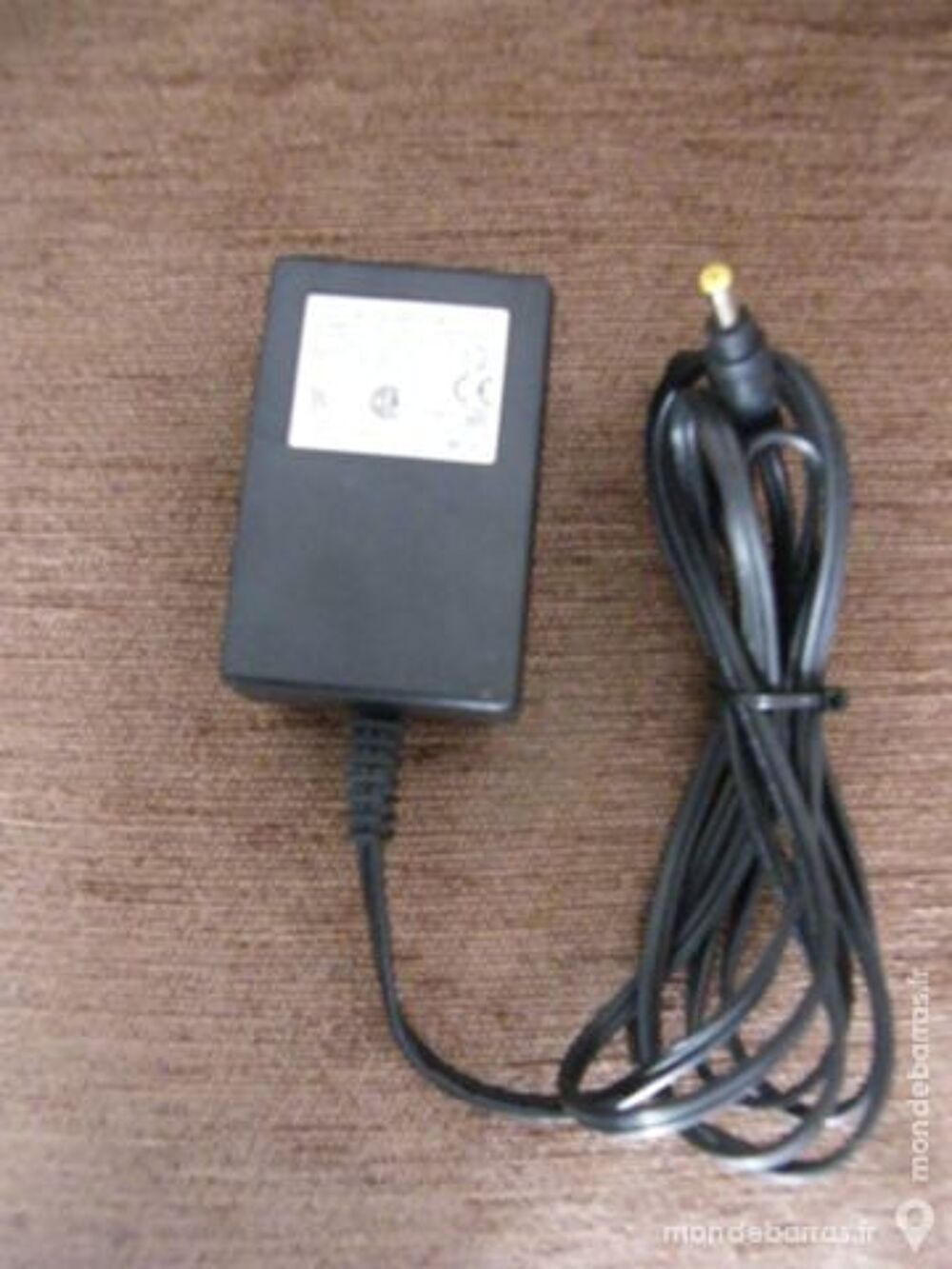 Adapteur AC/DC 220v/9v Matériel informatique