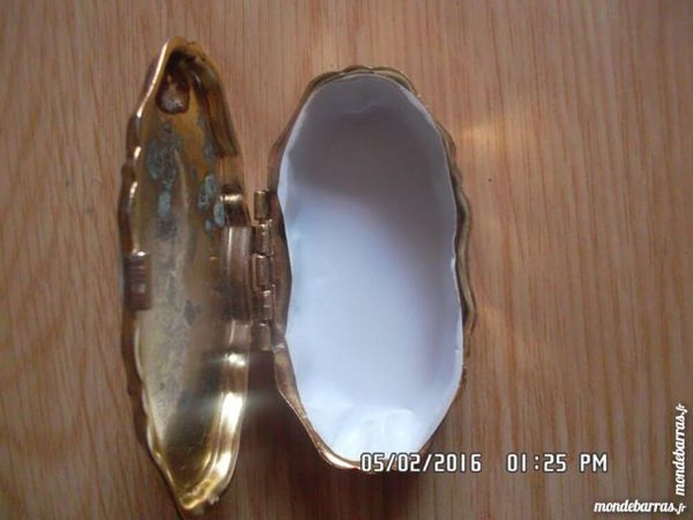 boite &agrave; aiguilles &agrave; coudre Bijoux et montres