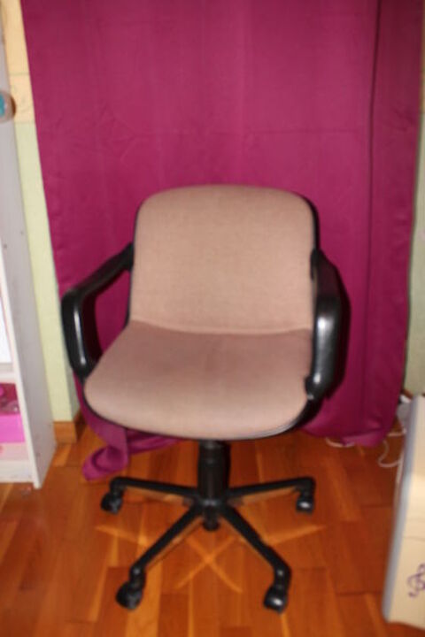 chaise de bureau 0 Fontaine-le-Port (77)