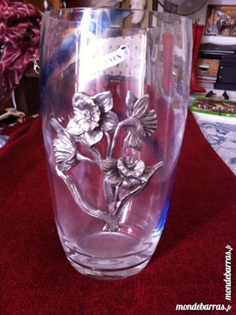 Beau vase cristal avec fleurs en étain 25 Aubagne (13)