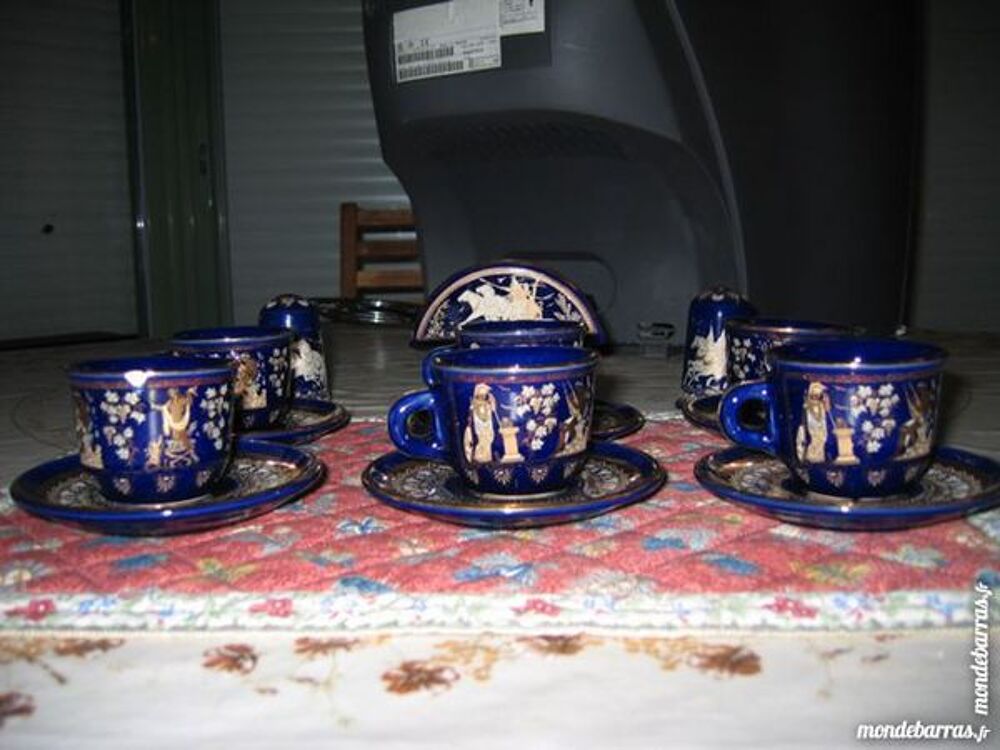 service &agrave; caf&eacute; bleu fonc&eacute; Décoration