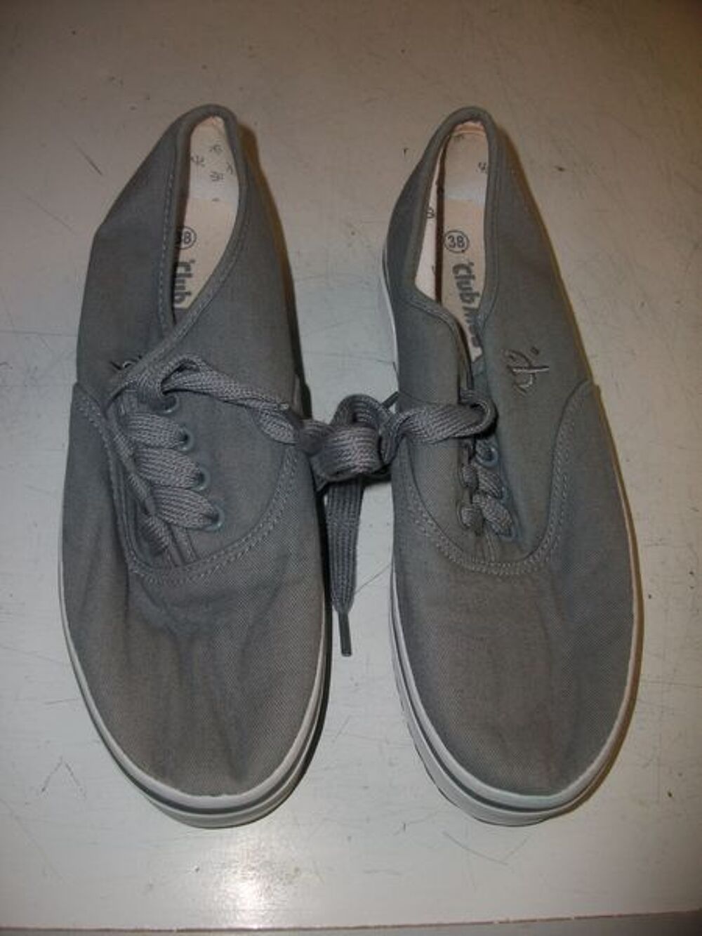 Basket Gris Club Med pointure 38-neuves- &agrave; 5 € Chaussures