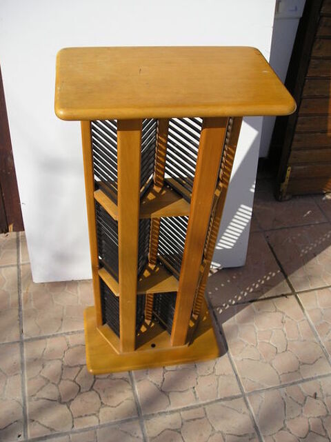 Tour � CD / DVD - en pin - couleur claire - 84 CD / DVD 20 Sept�mes-les-Vallons (13)