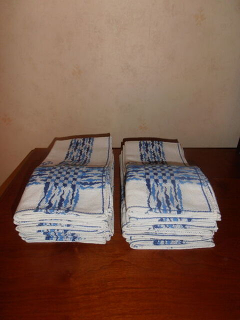 12 Serviettes de table (79) 32 Tours (37)