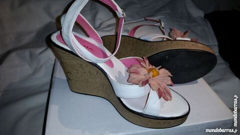 Compenses blanches attaches chevilles 5 Salon-de-Provence (13)