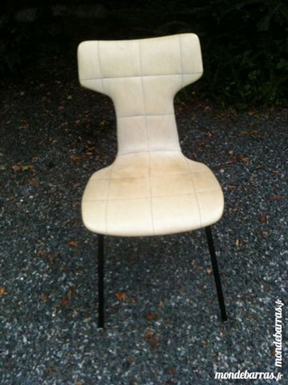 Chaise design dessus en ska&icirc; Meubles