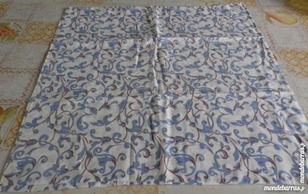 DRAP DU DESSUS + 2 TAIES FOND BLANC FLEURS BLEUES Cuisine
